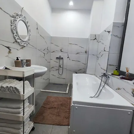 Kb Downtown * Gjirokastër